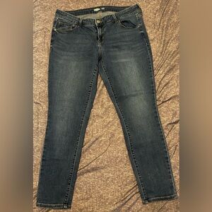 Old Navy Rockstar super skinny low rise. Size 14 short.